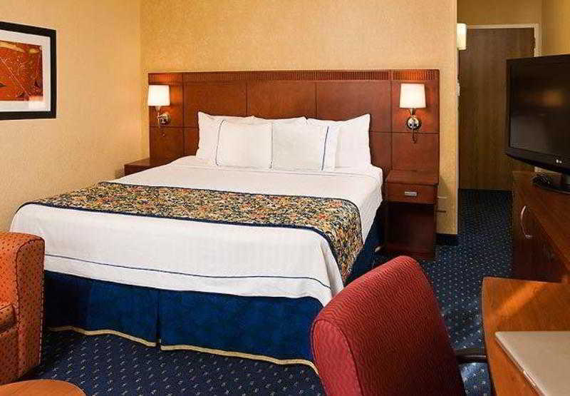 Courtyard By Marriott Denver Central Park Exterior photo
