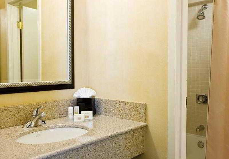Courtyard By Marriott Denver Central Park Exterior photo